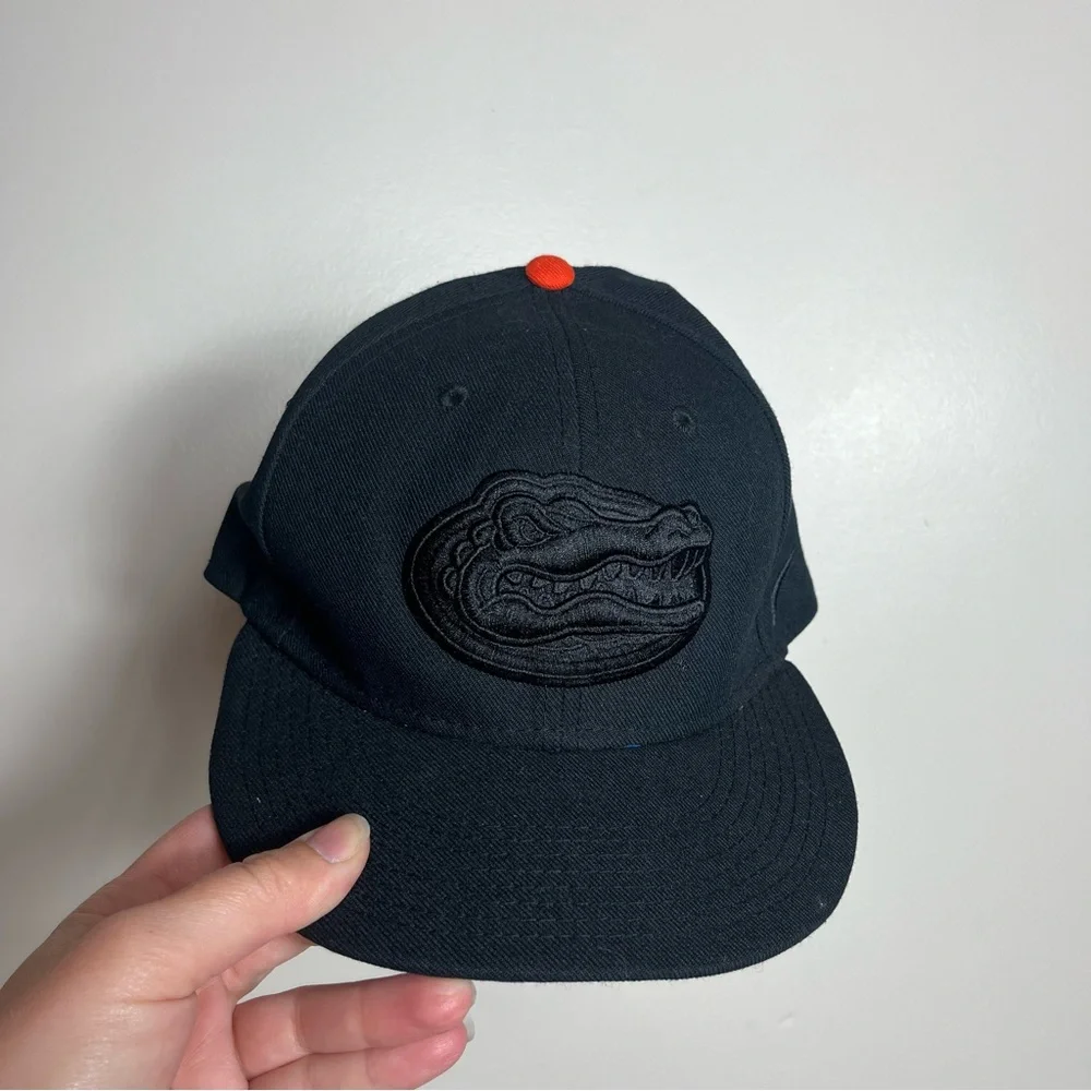 Nike True Dri Fit Florida Gators Snap Back Hat Cap Flat Bill Embroidered Black‎
